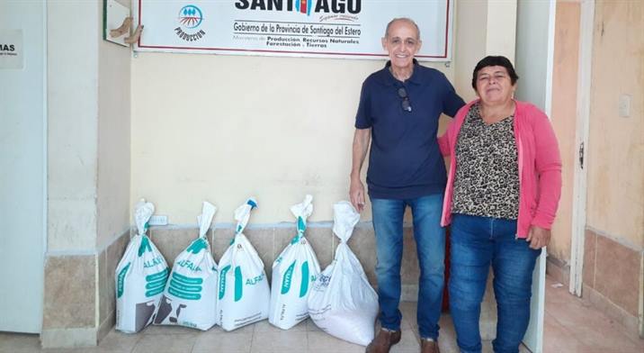 Pequeños productores de Fernández recibieron insumos Pequeños productores de Fernández recibieron insumos