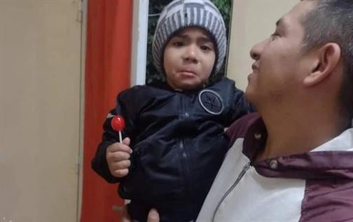 Policías salvaron la vida a un niño de 3 años