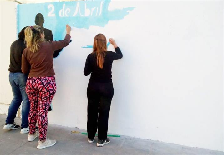 Emotivo homenaje de vecinos a ex combatientes