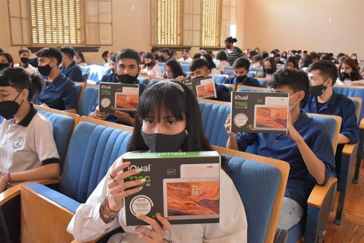 Lanzan becas destinadas a mil jóvenes santiagueños