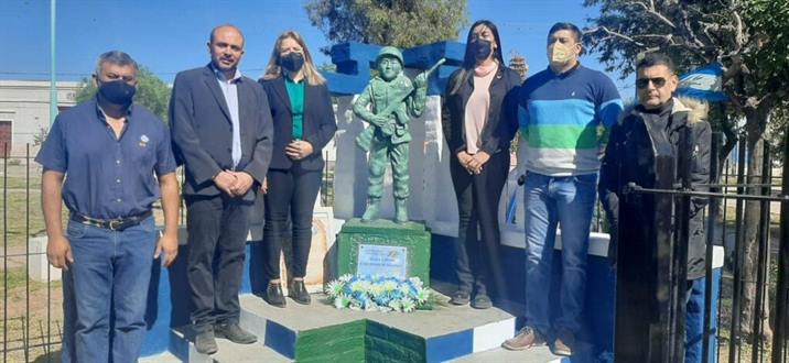 Instalan en San Pedro una escultura en homenaje a caídos en la Guerra de Malvinas