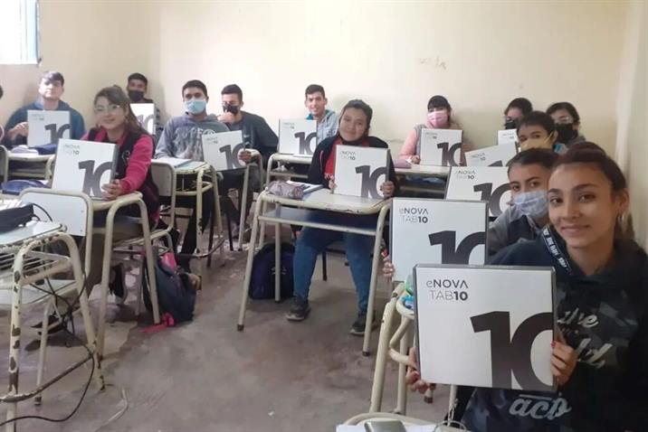 Entregan tablets a estudiantes del Colegio Agrotécnico de San Pedro