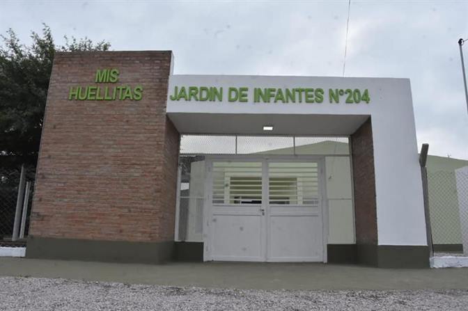 Habilitan edificios escolares en Santa María y entregan viviendas a 27 familias Habilitan edificios escolares en Santa María y entregan viviendas a 27 familias