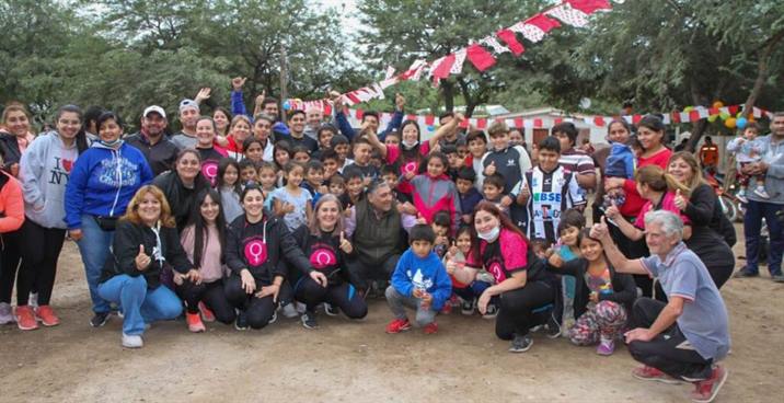 Desayuno solidario para niños y madres del barrio El Tabique