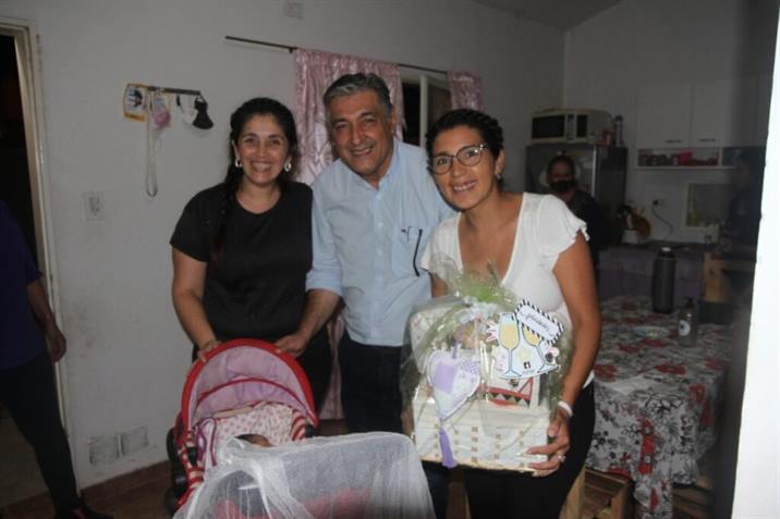 Sorpresa para una mujer que dio a luz en el baño de su casa