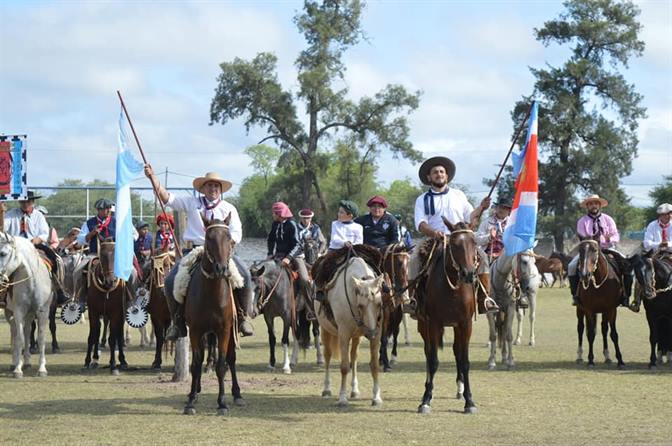 Colonia Dora celebra el Día de la Independencia con una jineteada