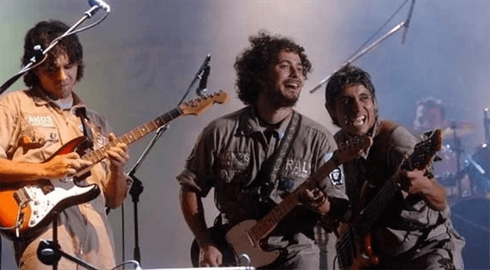 Raly Barrionuevo reúne a su banda histórica con un show en una carpa de circo Raly Barrionuevo reúne a su banda histórica con un show en una carpa de circo