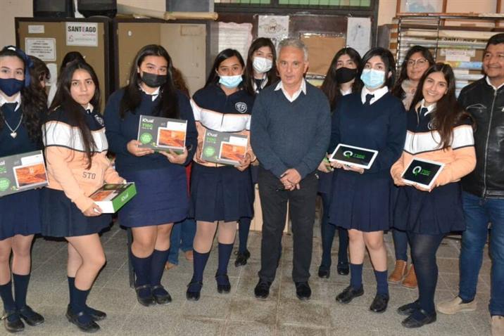Más alumnos de Añatuya recibieron sus tablets