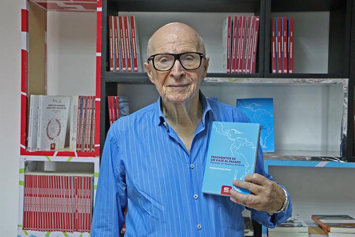 Antonio Kinen presenta su libro en el Paraninfo de la Unse