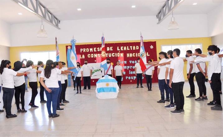 Emotiva promesa de lealtad de alumnos de la escuela “Ada Nilda Alderete”