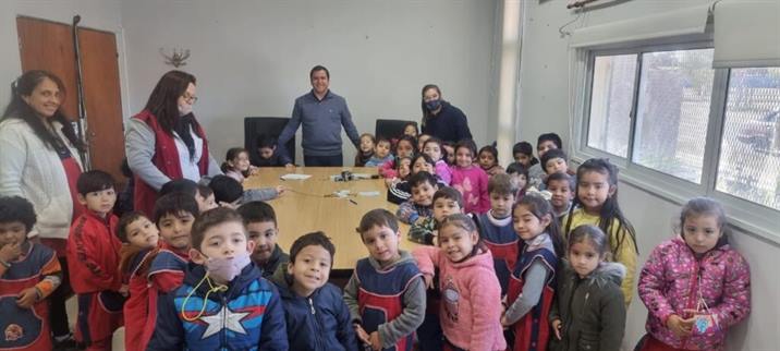 Pequeños de Clodomira conocieron el edificio municipal