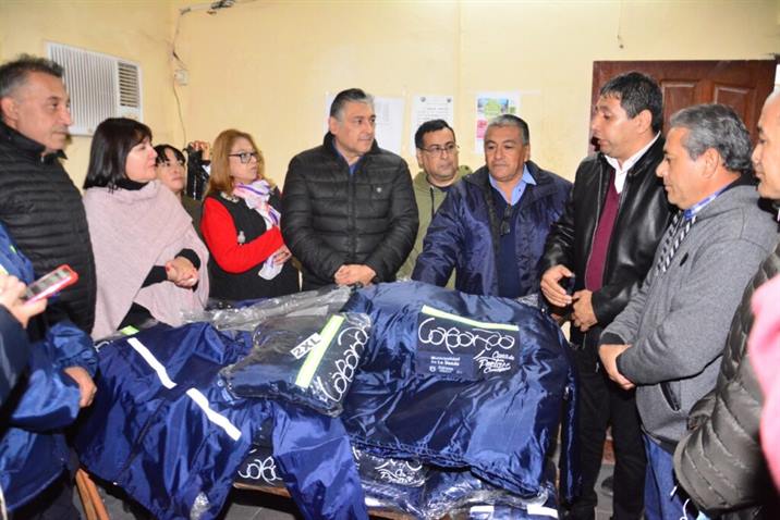 Más de 800 municipales recibieron indumentaria de trabajo