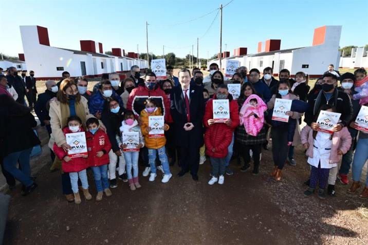 Inauguran un barrio y obras públicas en Tintina