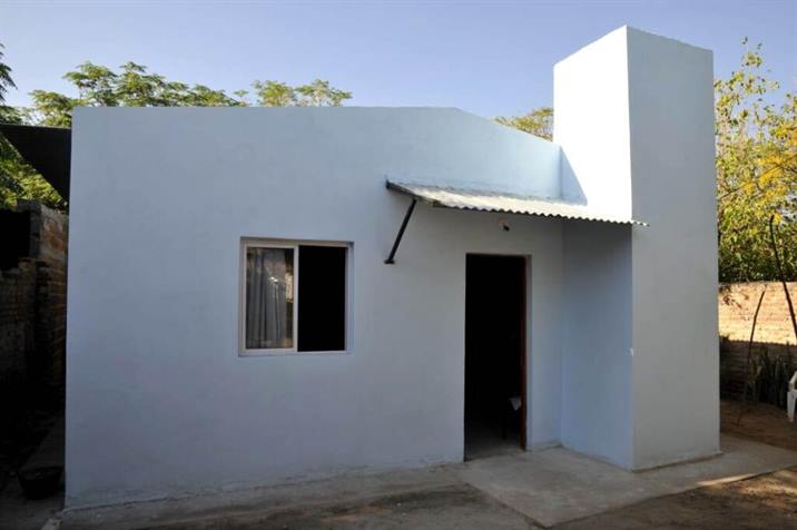 Construyen una docena de viviendas sociales en Fernández