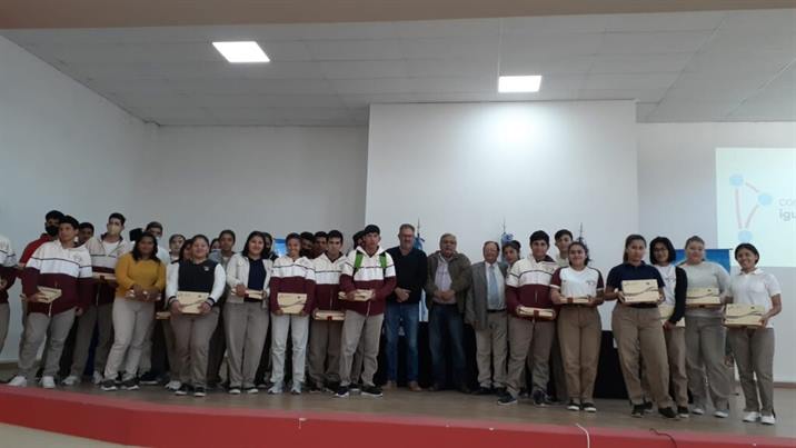 Estudiantes de tres escuelas de Quimilí recibieron sus tablets