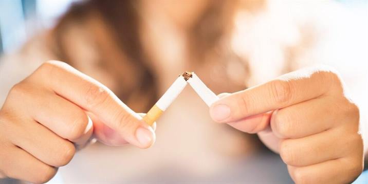Cambian plantines por cigarros en la plaza Sarmiento