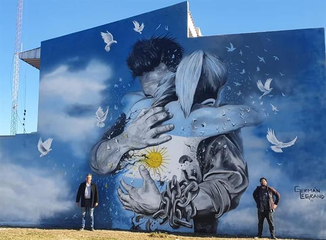 Germán Legrand dejó plasmado el “Abrazo a la libertad” en un gigantesco mural