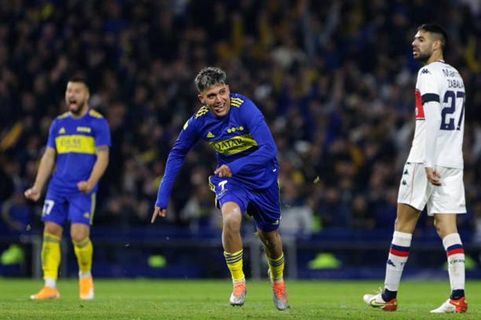 Zeballos brilló y marcó su primer doblete en Boca