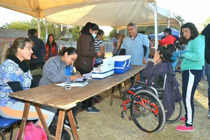 Decenas de vecinos beneficiados con “El Municipio en tu barrio” Decenas de vecinos beneficiados con “El Municipio en tu barrio”