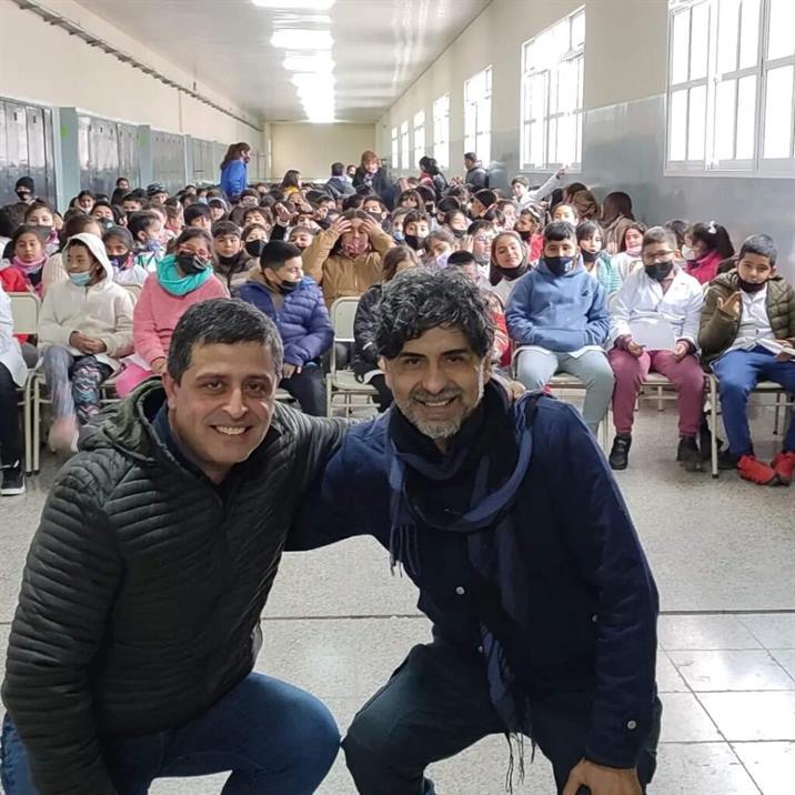 Niños frienses conocen a los artistas de su tierra Niños frienses conocen a los artistas de su tierra