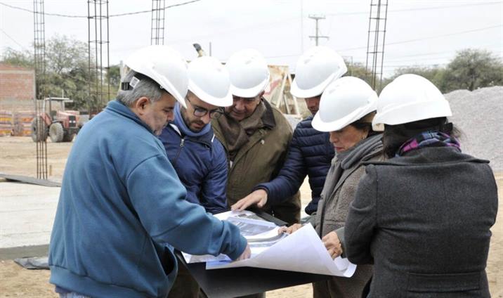 Supervisan los avances de la obra del nuevo hospital de Fernández Supervisan los avances de la obra del nuevo hospital de Fernández