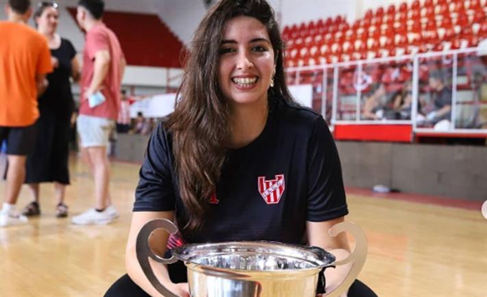 Es santiagueña, le dicen “Bruja” e impulsó a Instituto para salir campeón de La Liga Es santiagueña, le dicen “Bruja” e impulsó a Instituto para salir campeón de La Liga
