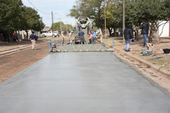 Frías: Inició una nueva obra de pavimentación en la ciudad