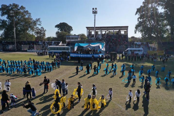 Más de 1000 niños prometieron cariño a la Bandera Más de 1000 niños prometieron cariño a la Bandera