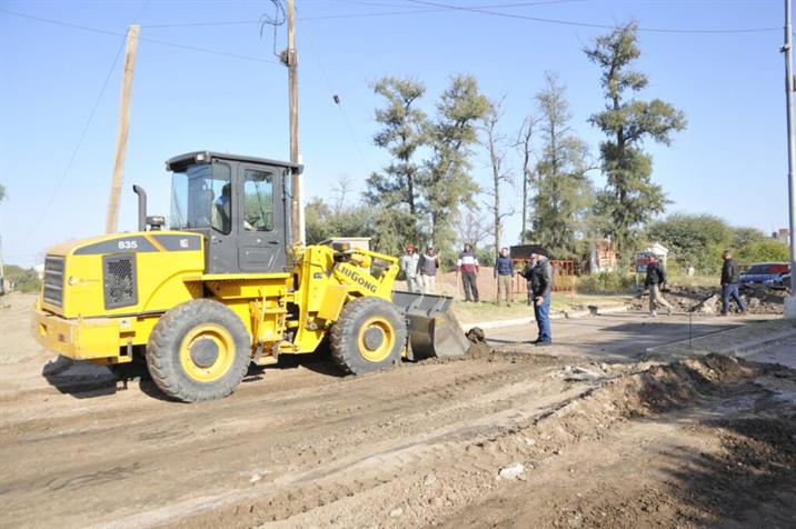Inició una ambiciosa obra de pavimento en calles de Fernández Inició una ambiciosa obra de pavimento en calles de Fernández