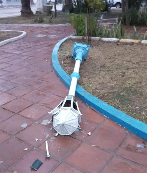 Vándalos provocan serios daños en tres plazas de Añatuya Vándalos provocan serios daños en tres plazas de Añatuya