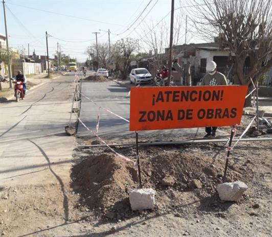 Intensas tareas de bacheo y arreglo de calzadas en La Banda