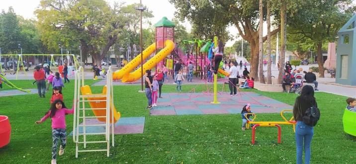 La plaza Belgrano habilitó un moderno espacio de juegos