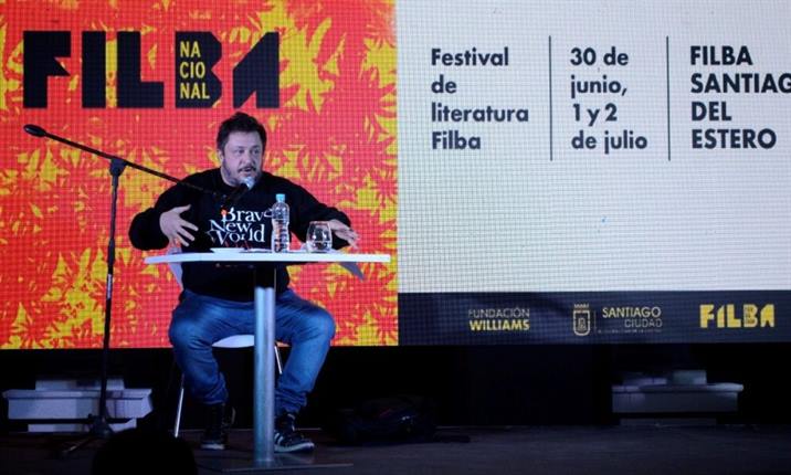 Hernán Casciari abrió el festival de literatura Filba a “Puro cuento” Hernán Casciari abrió el festival de literatura Filba a “Puro cuento”