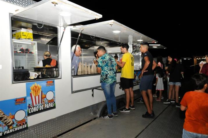 Fernández festeja el Día del Amigo con la “Ruta de los Food Truck”