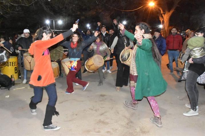 Miles de personas danzan al ritmo de chacareras en Froilán