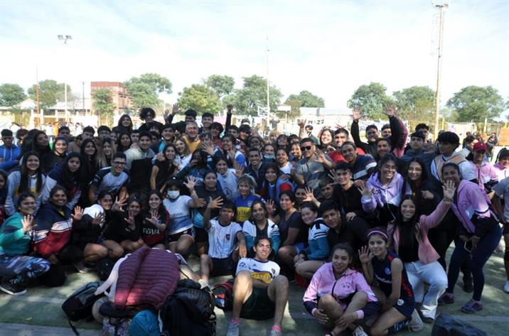 Jóvenes siguen disfrutando de los Juegos Olímpicos Municipales