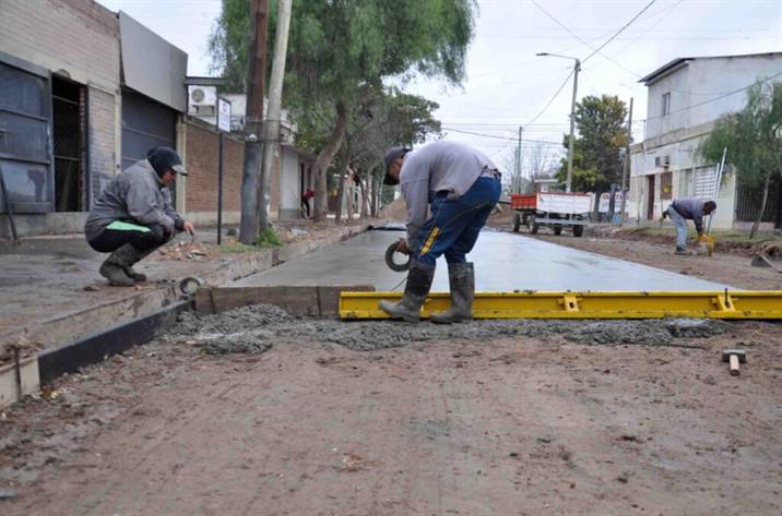 Mejoran calles de cinco barrios bandeños