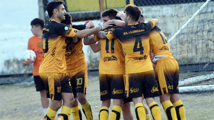 Mitre visita a Estudiantes de Río Cuarto con la ilusión de seguir con chances