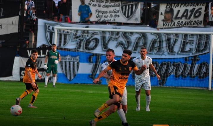 Mitre lo perdió sobre el final y sigue sin levantar cabeza