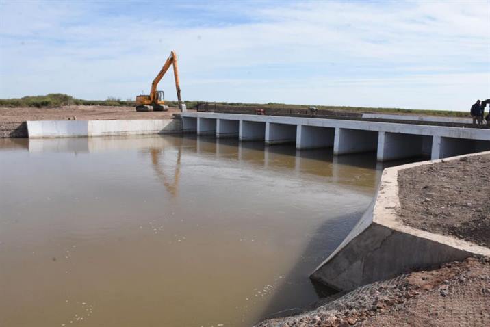 Supervisan obras hídricas que benefician a Pinto, Malbrán, Villa Unión y Argentina