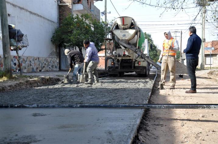 Pavimentan calles del barrio Villa Eloísa en La Banda Pavimentan calles del barrio Villa Eloísa en La Banda