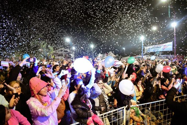 Los Tekis festejaron los 118 años de Quimilí con un carnaval de invierno