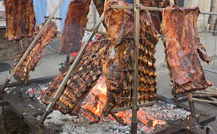 Organizan el primer Concurso de asado a la estaca