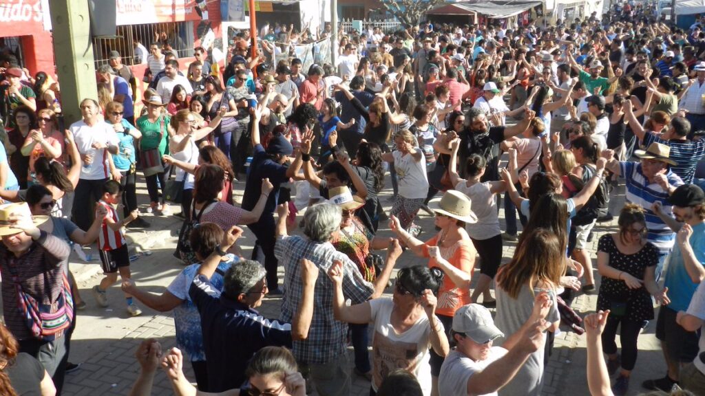 La fiesta de la Abuela convoca a miles de personas en el barrio Los Lagos La fiesta de la Abuela convoca a miles de personas en el barrio Los Lagos