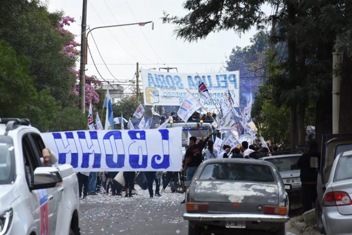 Profundas muestras de dolor por la muerte de una niña en la caravana del FC Profundas muestras de dolor por la muerte de una niña en la caravana del FC