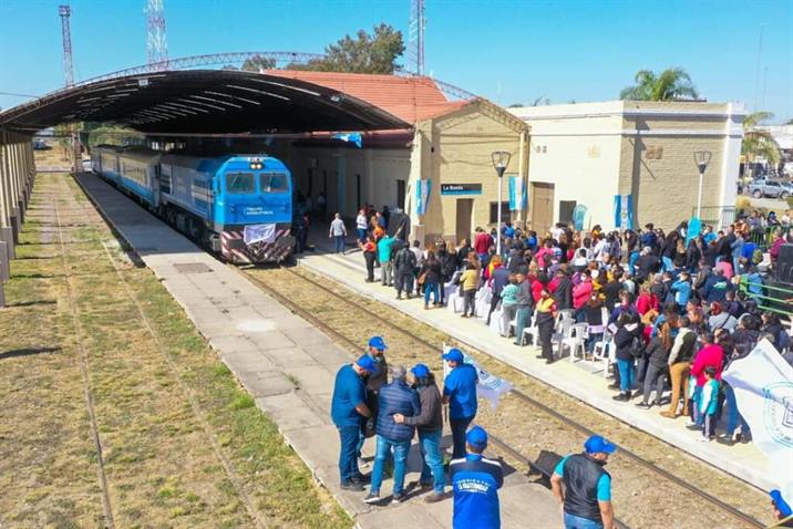 Después de 31 años, el tren vuelve a unir a La Banda y Fernández