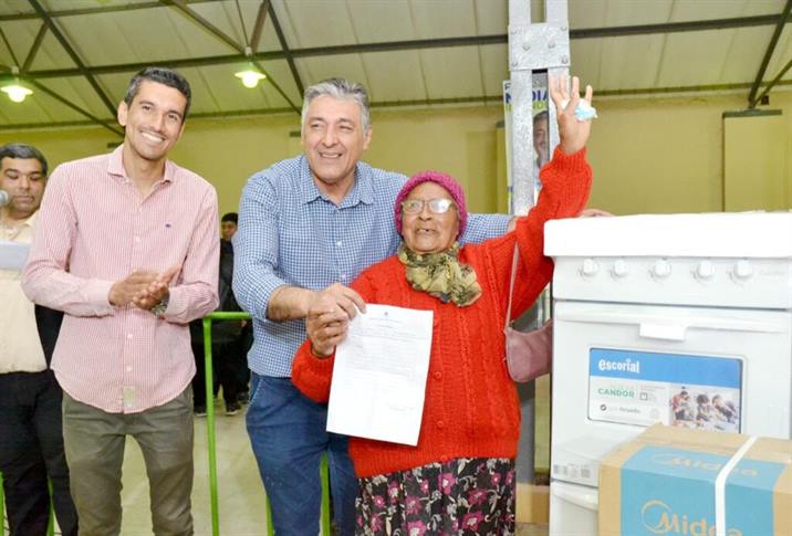 Más de 300 familias recibieron artículos del hogar