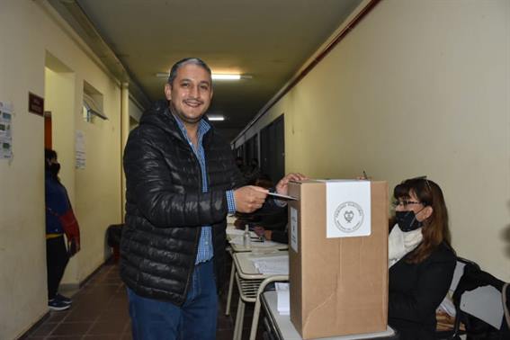 Frías: Padula fue uno de los primeros vecinos en votar Frías: Padula fue uno de los primeros vecinos en votar