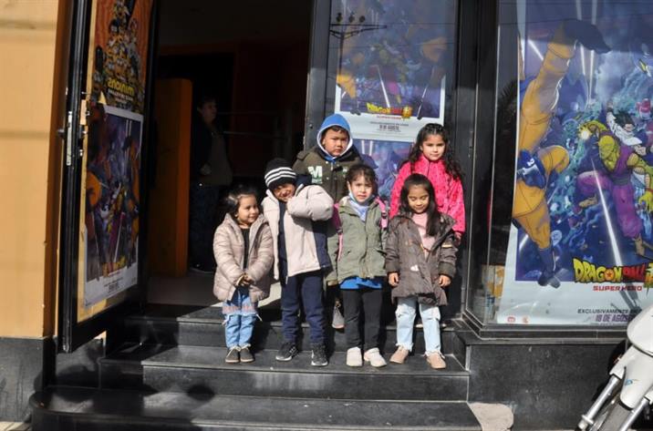 Niños asisten a funciones gratuitas en el Cine Renzi Niños asisten a funciones gratuitas en el Cine Renzi