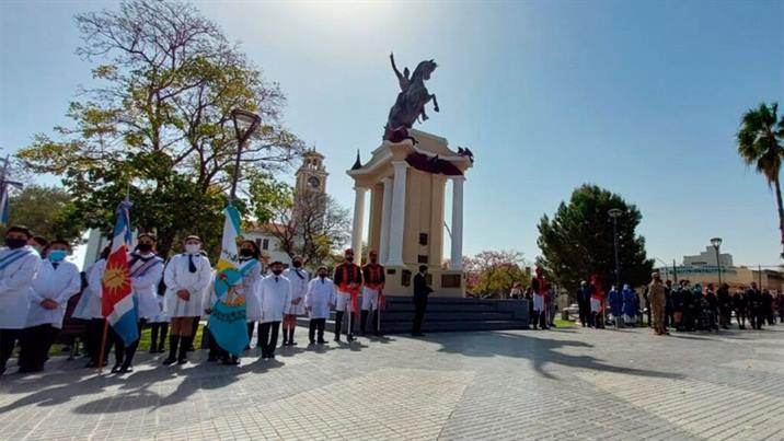 Santiago recordó la figura del “Padre de la Patria”